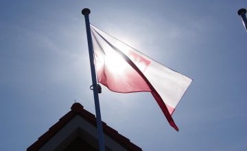Święto flagi i odwiedziny przedszkolaków z Zespołu Szkół w Dziadowej Kłodzie