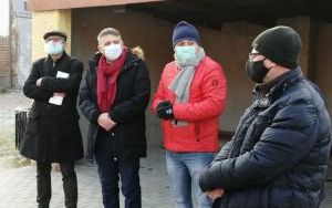 Chodniki przy wiatach autobusowych w Stradomii Dolnej (9)