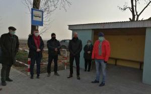 Chodniki przy wiatach autobusowych w Stradomii Dolnej (11)