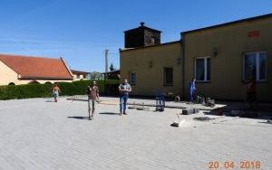 Utwardzenie kostką działki świetlicy w Miłowicach (6)