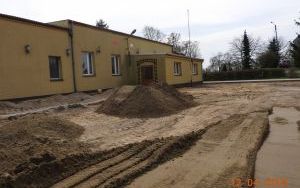 Utwardzenie kostką działki świetlicy w Miłowicach (7)